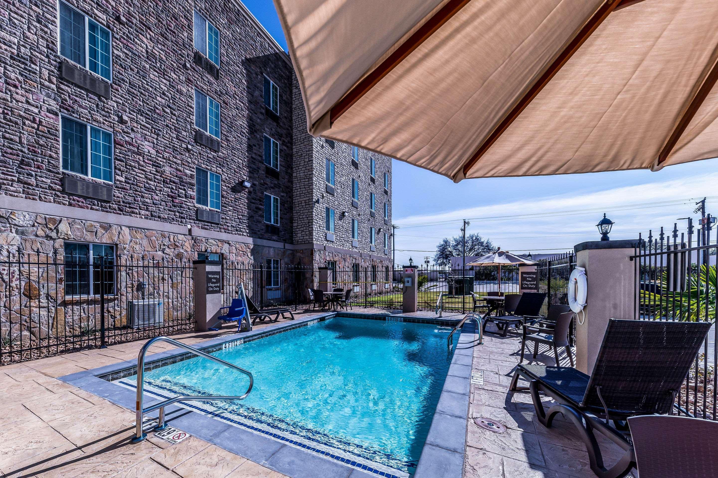Comfort Suites Grand Prairie - Arlington North Экстерьер фото
